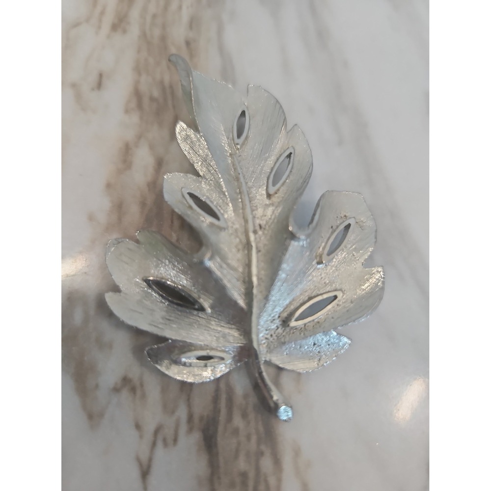 BSK Silver Tone Leaf Brooch Vintage Costume Jewelry Fall Autumn